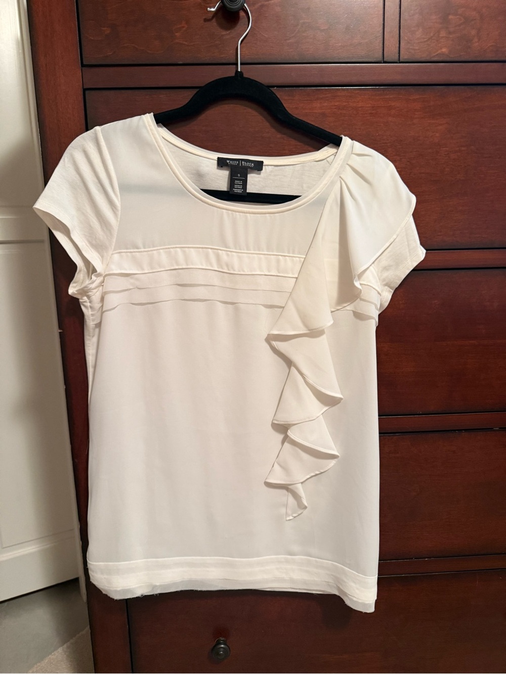 White House Black Market Cream Ruffle-Front Short Sleeve Blouse
